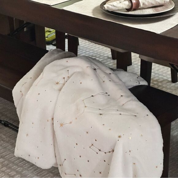 AVIVA STANOFF Zodiac Ivory With Gold Throw 50X70” - Picture 4 of 7